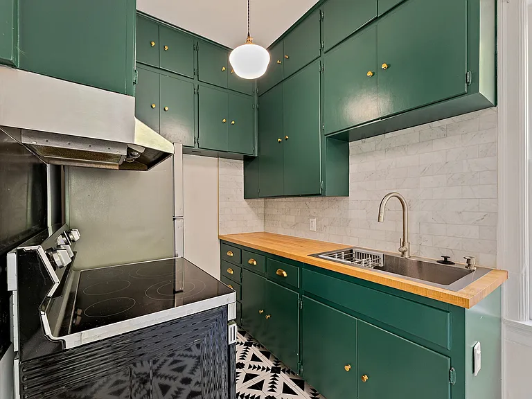 2810 Pearl St — Photo 3