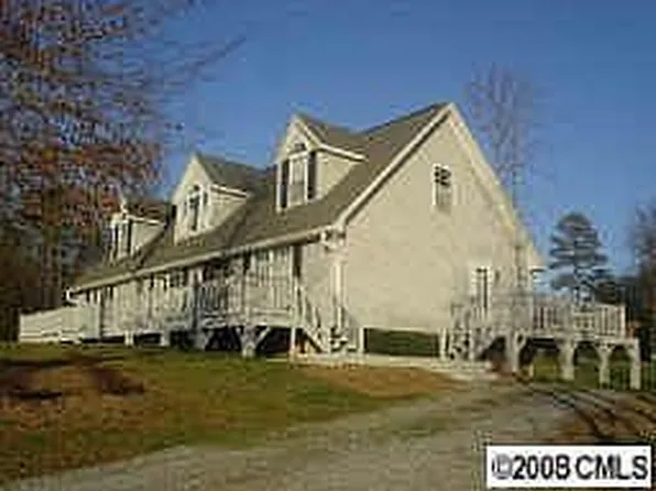121 Lake Top Ln, Statesville, NC 28677