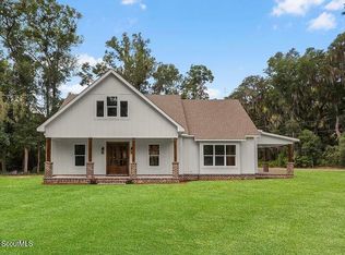 519 McIntosh Rd, Darien, GA 31305
