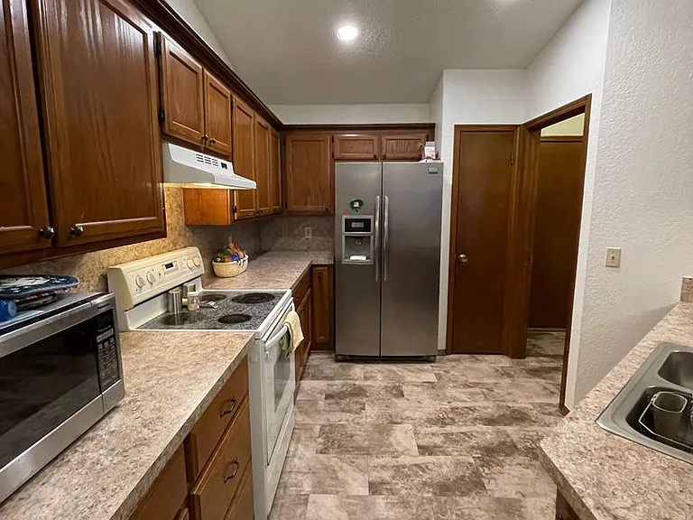 8401 Woodhue Dr — Photo 8