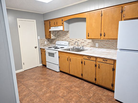2nd image of 119 Upton St APT 1