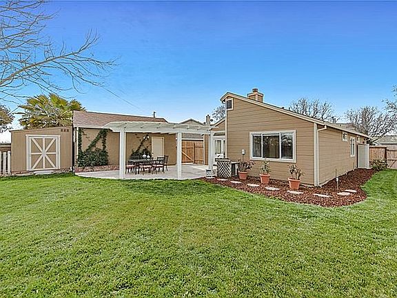 3rd image of 1003 Huston Cir