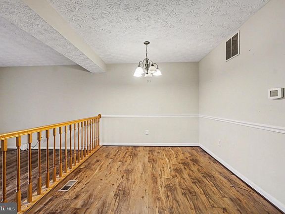 4th image of 43 Oak Crest Ct
