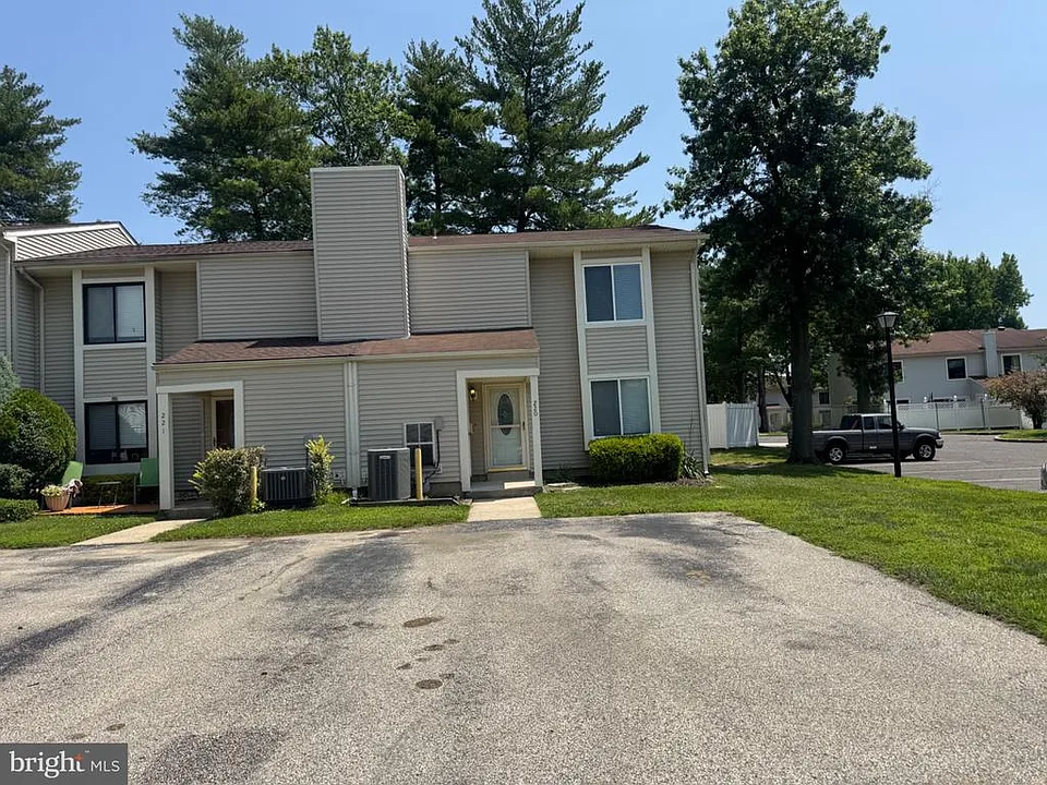 220 Deerpark Ct