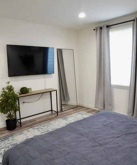 1157 S Point View St — Photo 11