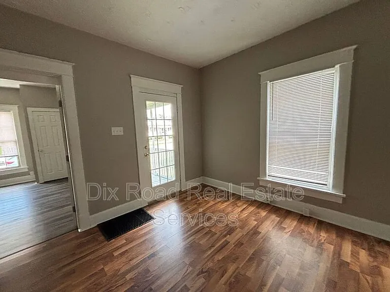 1022 Auburn St — Photo 7