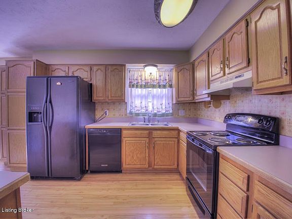 realty-sharon-dr-004[1]