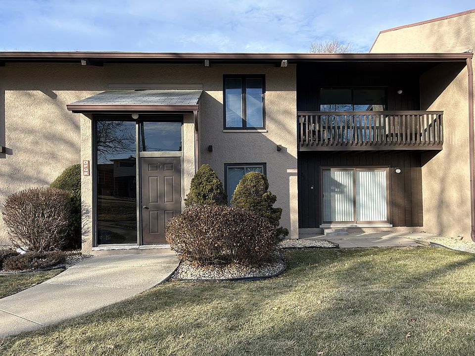 Front of condo (balcony )facing Holbrook Rd.