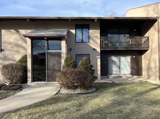 1050 Holbrook Rd APT Q, Homewood, IL 60430