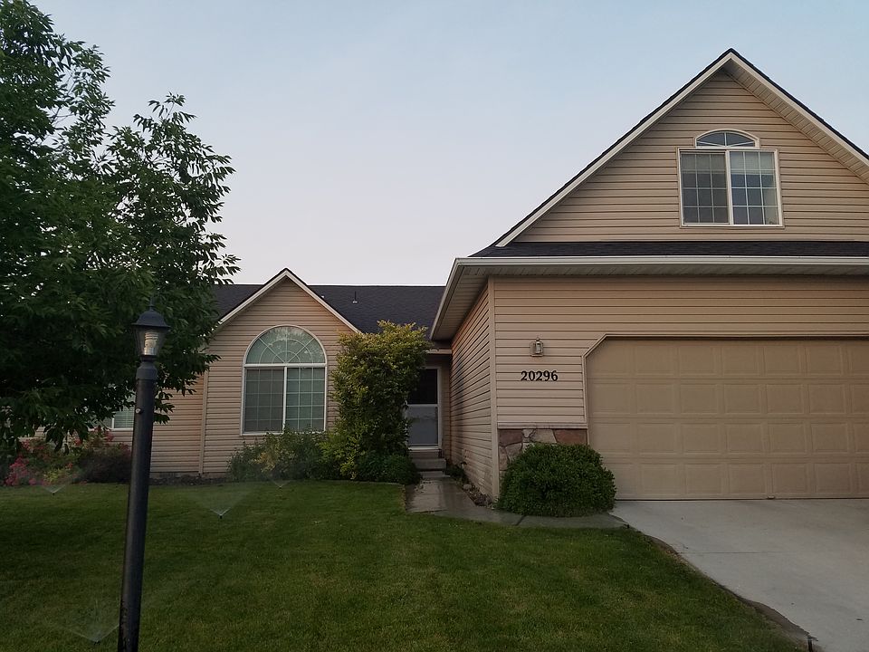 1st image of 20296 Colebrook Ave
