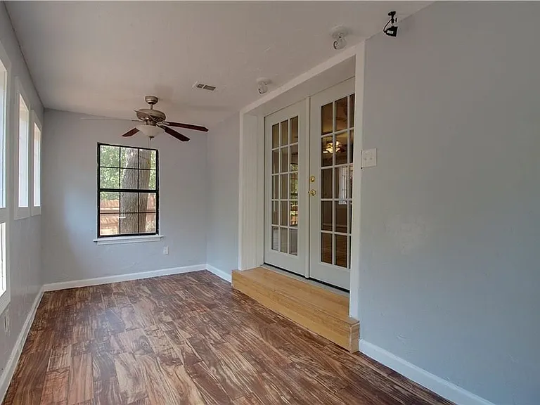 8115 Claremont Dr — Photo 11