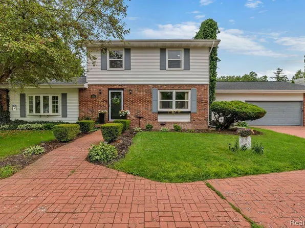 10433 Grand Blanc Rd, Gaines, MI 48436