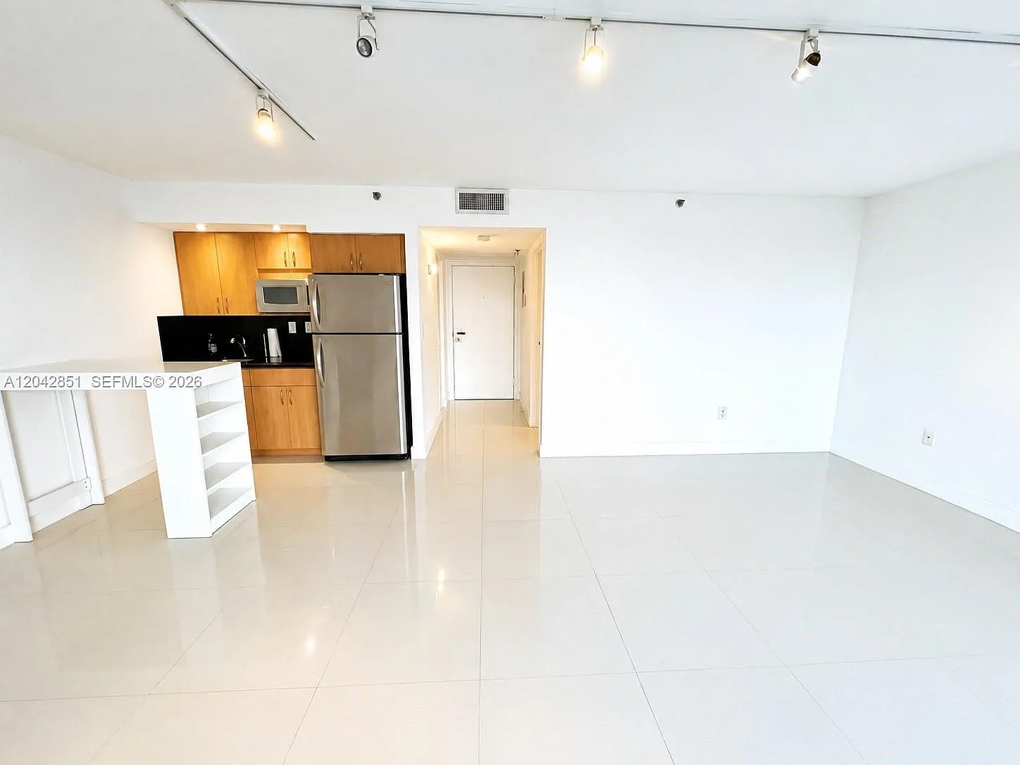 Venetia Condo — Photo 3