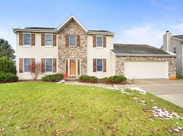 332 Quail CIRCLE, West Bend, WI 53095