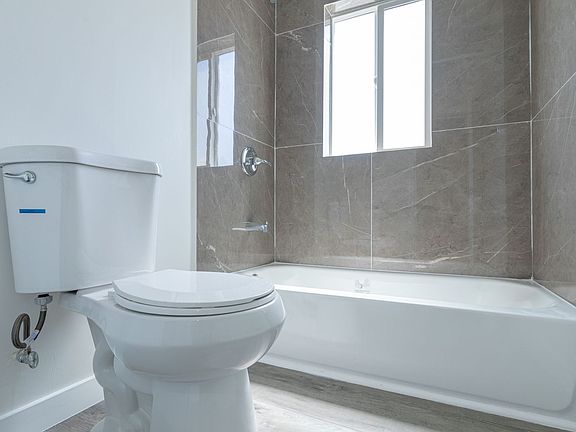 4th image of 941 S Kenmore Ave #307