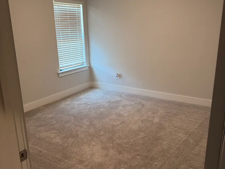 132 Clift Dr — Photo 40
