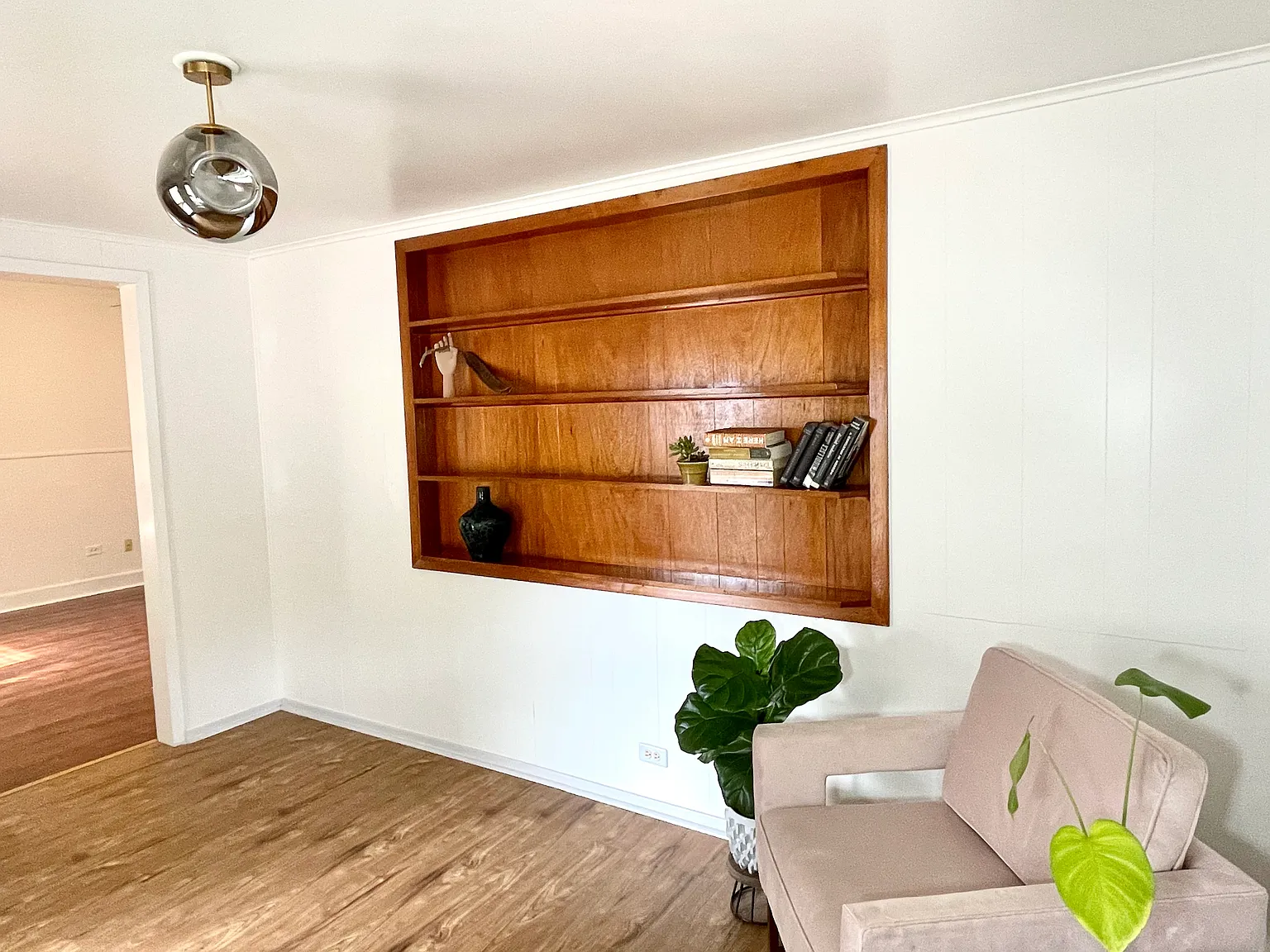 3 bed, 1.0 bath, 1500 sqft, $2,100 — Photo 2