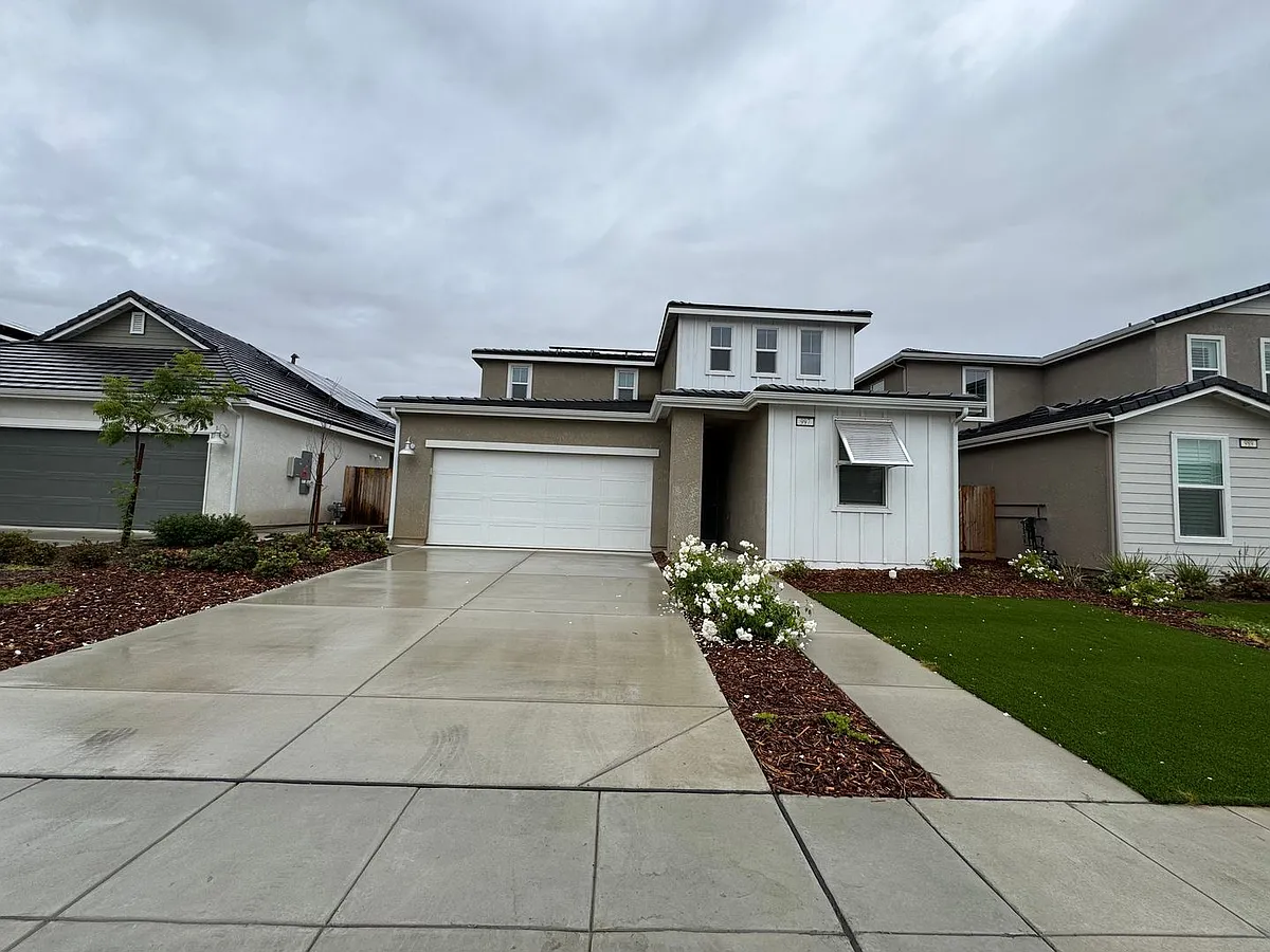 Building Photo - 997 W Pioneer Dr