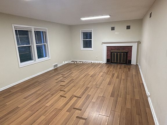 4th image of 50 Oakdale Ave