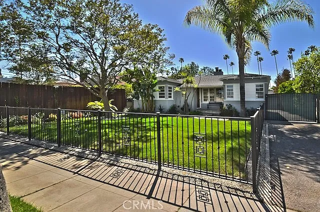 4423 Ethel Ave — Photo 2