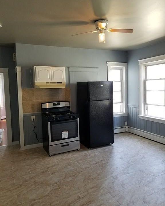 2nd image of 45 Harlem St APT 2