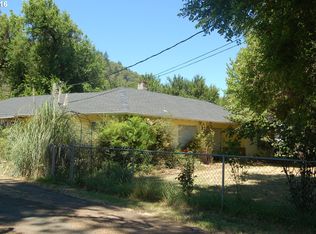 204 Coyote Ln, Roseburg, OR 97471