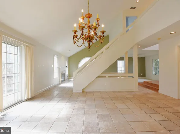 40 Heritage Ln, Doylestown, PA 18901