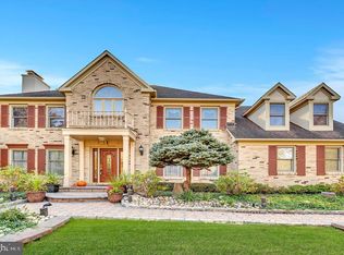 5 Stuart Ln W, Princeton Junction, NJ 08550