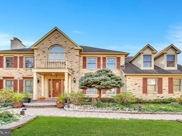 5 Stuart Ln W, Princeton Junction, NJ 08550