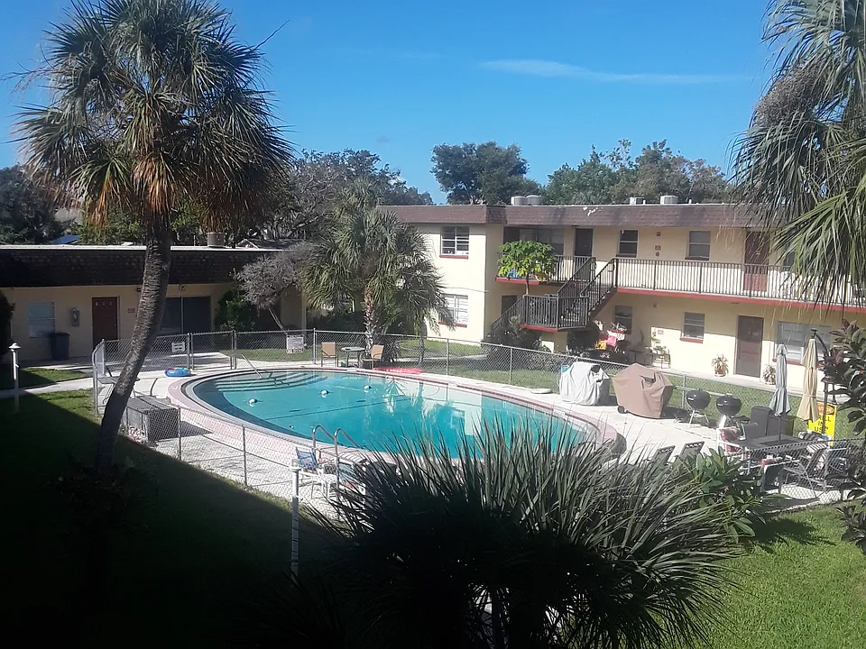 Le Mans Apartments