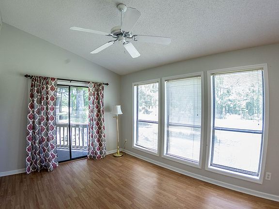 4th image of 862 Tall Oaks Ct #A