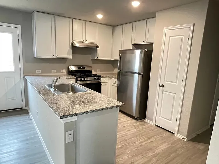 10538 Varmus Dr — Photo 11
