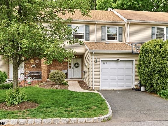 2nd image of 113 Saratoga Sq