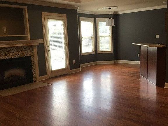 3rd image of 6018 Beaver Creek Ln