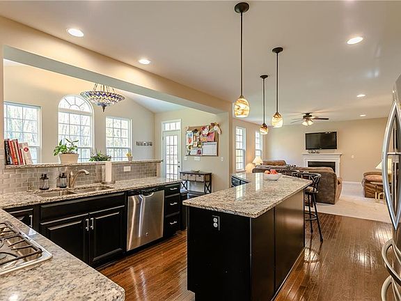 3rd image of 458 Bayside Dr