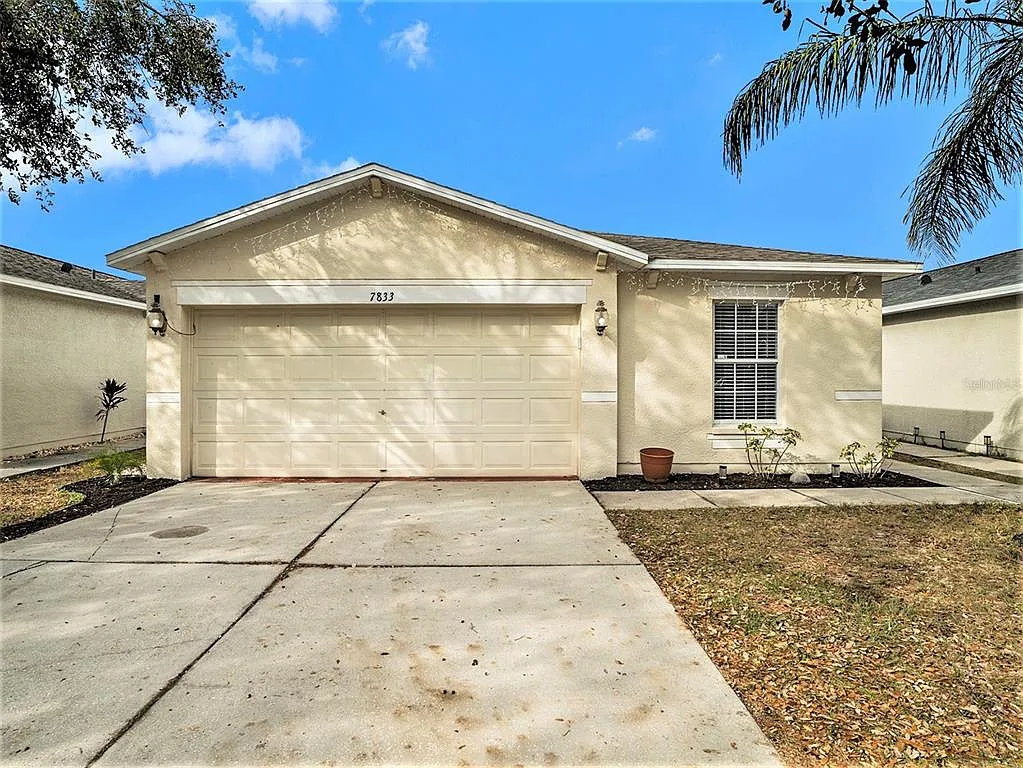 3 bed, 2.0 bath, 1303 sqft, $2,500 — Photo 1