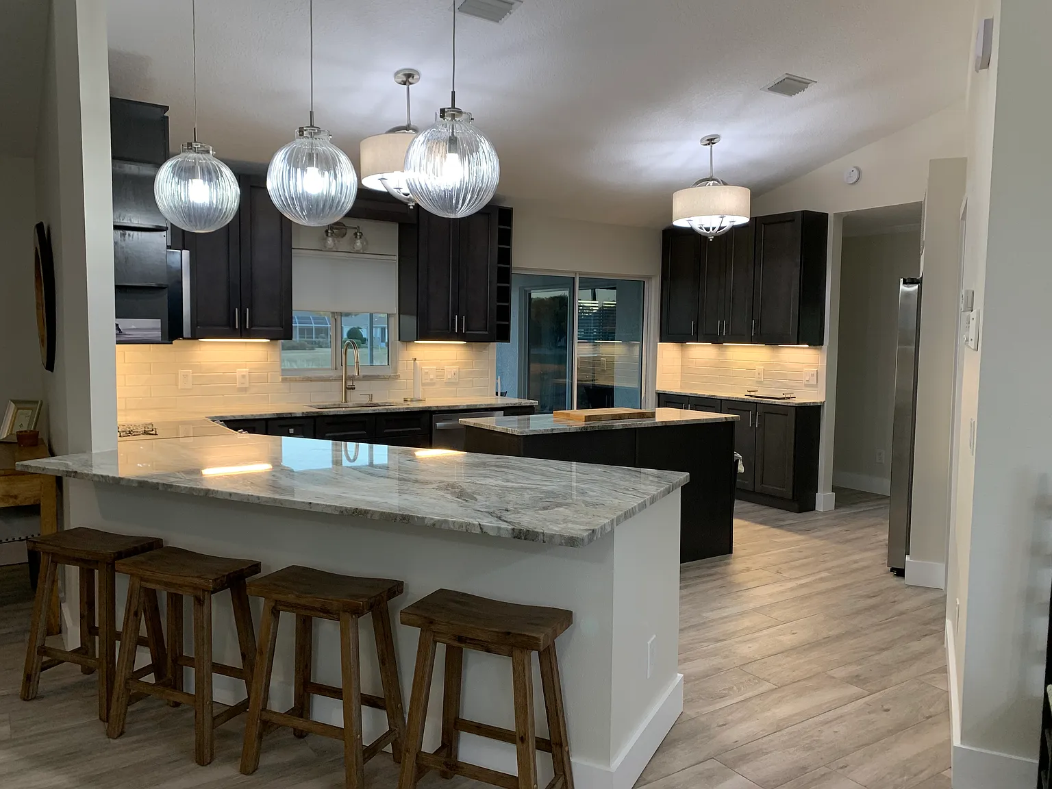 3 bed, 2212 sqft, $2,600 — Photo 4