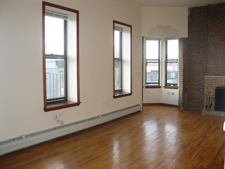 1st image of 49 Underhill Ave APT 3
