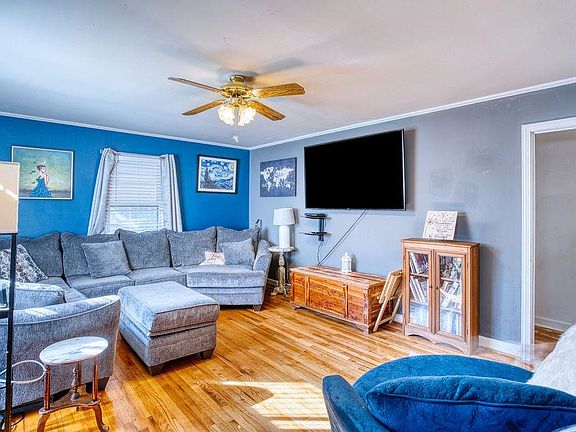 4th image of 406 W Hillcrest Ave