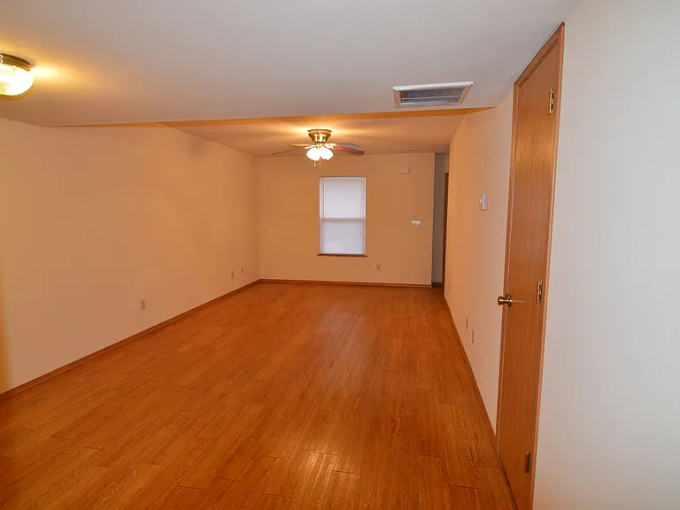 20308 Skyview Dr — Photo 5