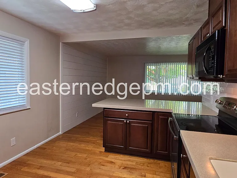 330-338 NW 7th St — Photo 8