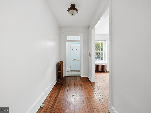 3rd image of 1419 Monroe St NW
