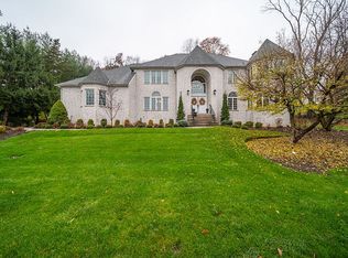 34 Sunflower Dr, Upper Saddle River, NJ 07458