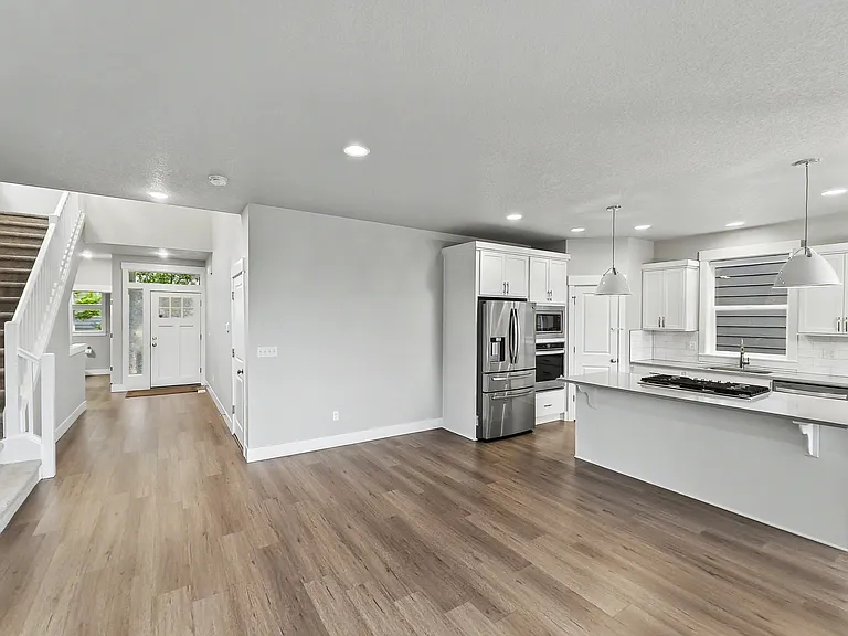 17555 SW Sunview Ln — Photo 8