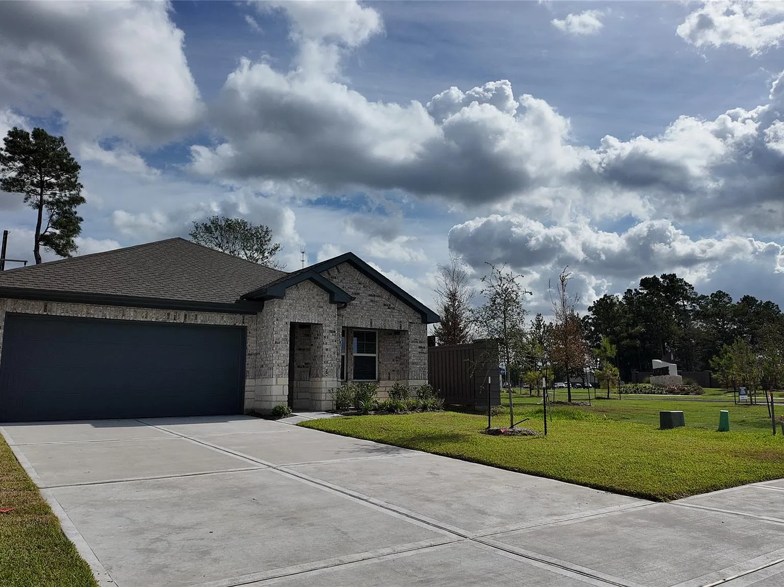 3 bed, 2.0 bath, 1940 sqft, $2,000 — Photo 2