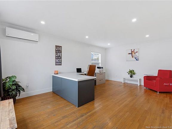 5th image of 259 Gaspe St