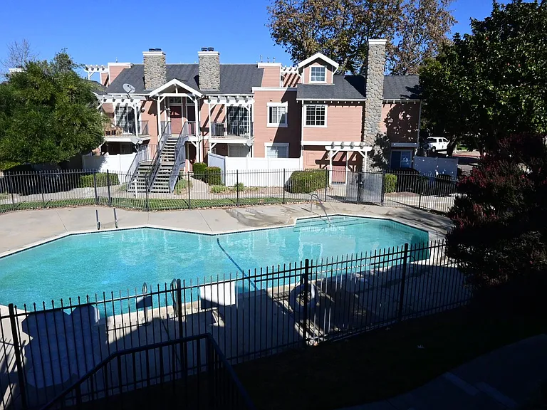 2477 S Village Green Dr — Photo 2
