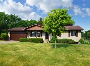 6174 Thorncliff Dr, Swartz Creek, MI 48473