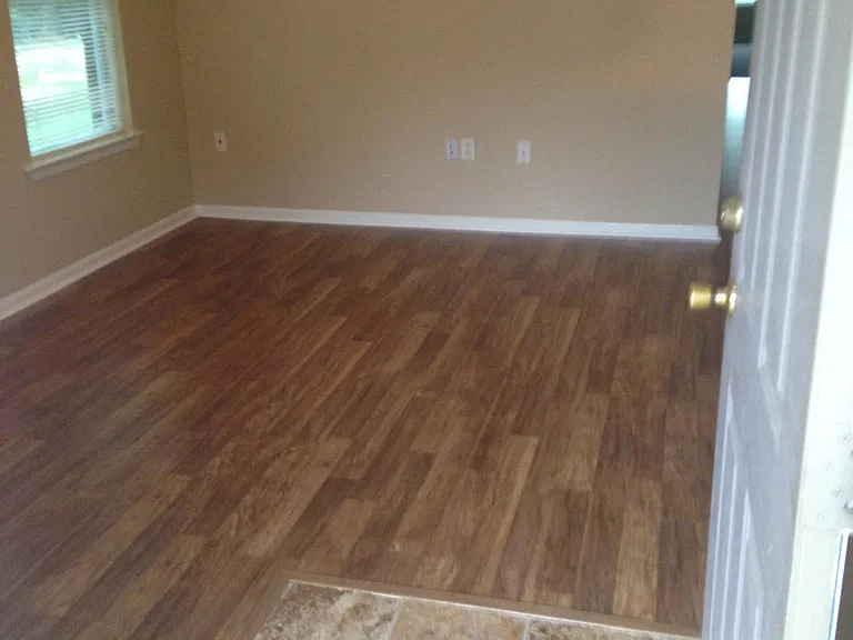 953 W Elm St — Photo 3