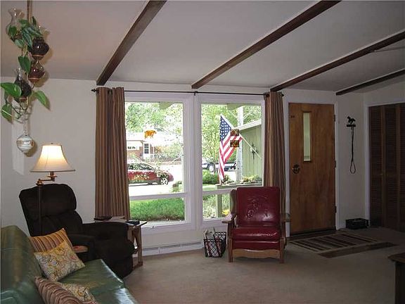 3rd image of 2212 Lyndale Ln